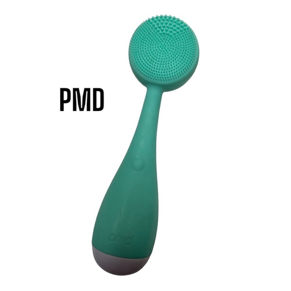 Smart Facial Cleansing Device with Silicone Brush & Anti-Aging Massager